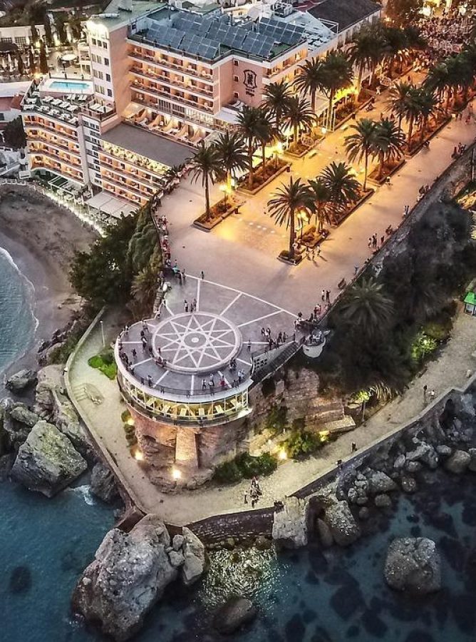 Englantia puhuva lääkäri Nerjassa